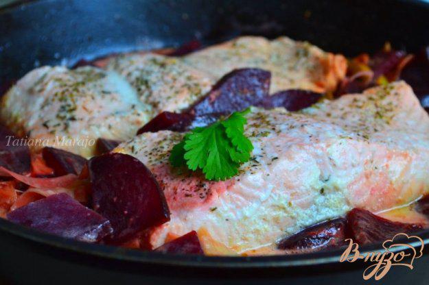 фото рецепта: Филе лосося со свеклой и пореем