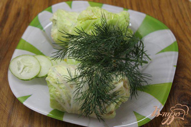 фото рецепта: Рулеты с пекинской капусты с творогом