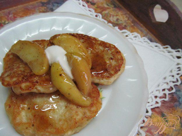 фото рецепта: Сырники с овсянкой под яблокаим