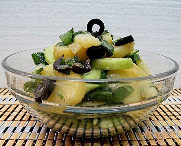 фото рецепта: Салат с картофелем и с черемшой