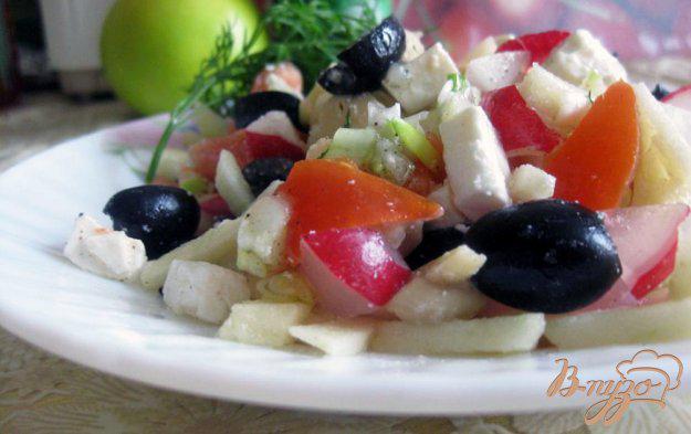фото рецепта: Овощной салат с сыром фета и шампиньонами