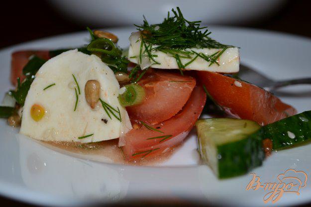 фото рецепта: Салат из помидор и моцареллы