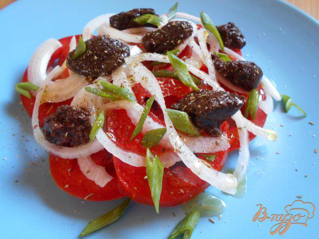 фото рецепта: Салат помидорный с оливковой пастой