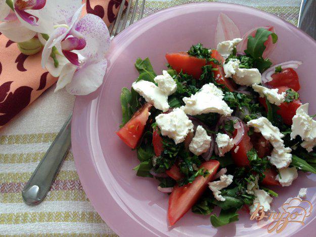фото рецепта: Салат с рукколой и сыром фета