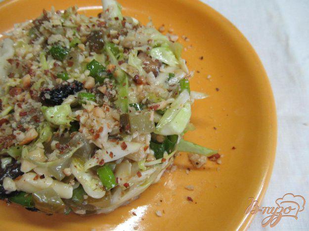 фото рецепта: Салат из молодой капусты и шампиньена