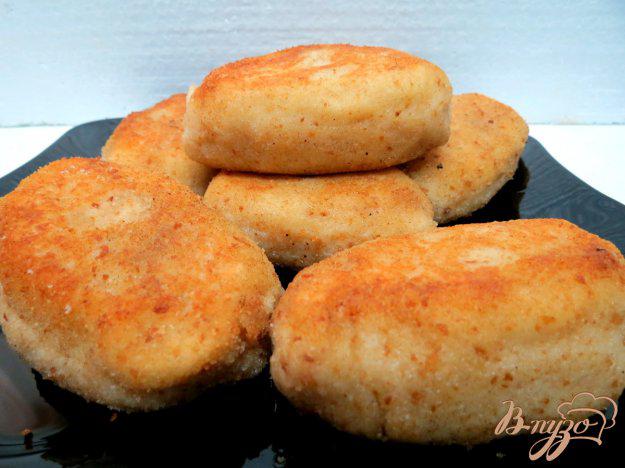 фото рецепта: Картофельные пирожки  с сыром