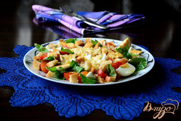 фото рецепта: Салат с рукколой, помидорами и сухариками