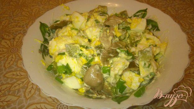 фото рецепта: Салат с маринованными грибочками