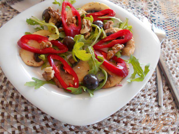 фото рецепта: Салат с грибами и болгарским перцем