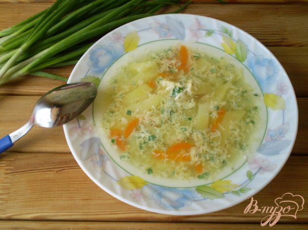 фото рецепта: Простой суп с яйцом и зеленью