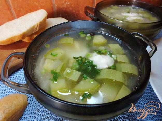 фото рецепта: Суп куриный с кабачком и луком