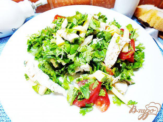 фото рецепта: Мясной салат с твердым сыром и помидорами