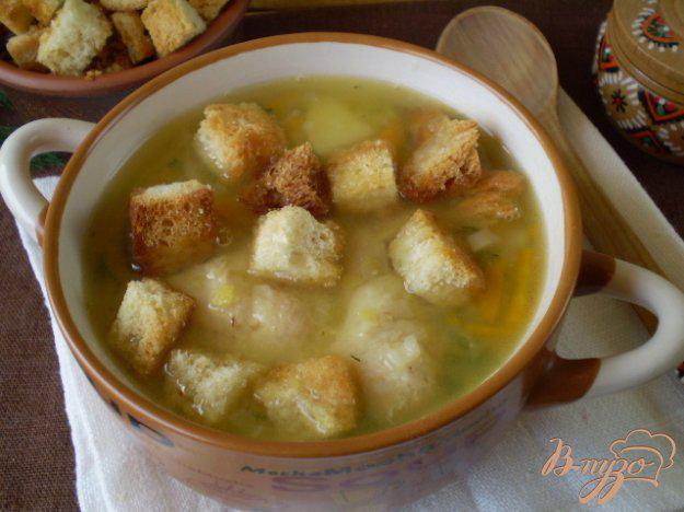 фото рецепта: Суп гороховый с белыми сухариками