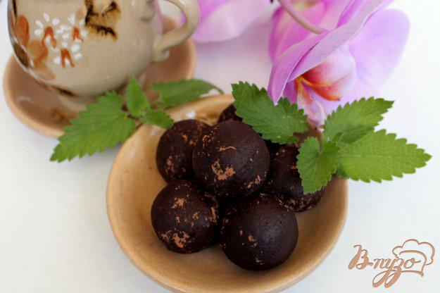 фото рецепта: Шоколадные конфеты с мелиссой