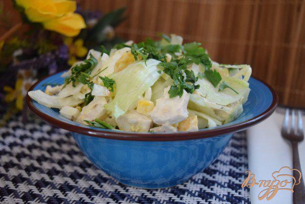 фото рецепта: Салат с куриным филе и кукурузой