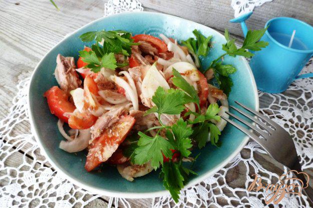 фото рецепта: Салат из тунца и помидоров