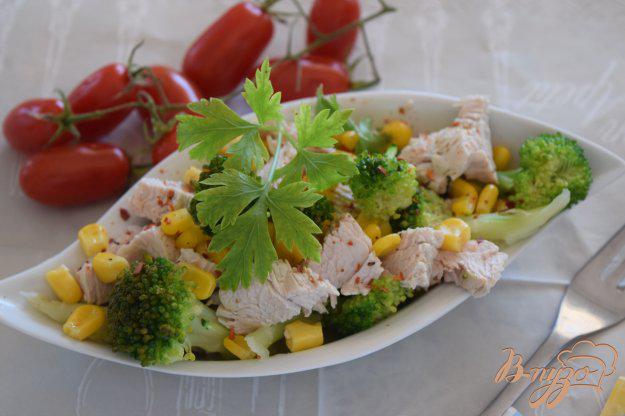 фото рецепта: Салат с куриным филе и брокколи