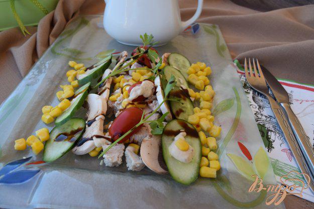 фото рецепта: Салат с куриным филе и шампиньонами