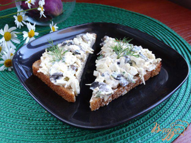 фото рецепта: Бутербродная паста с грибами и сыром