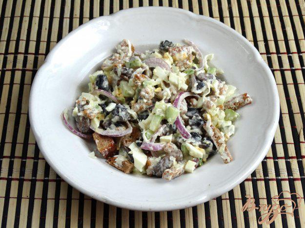 фото рецепта: Салат с шампиньонами и кольраби