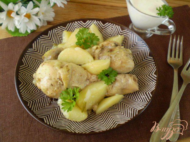 фото рецепта: Курица с молодым картофелем в мультиварке
