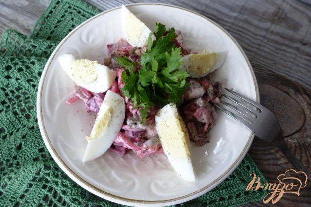 фото рецепта: Салат из маринованной свеклы и куриной печени