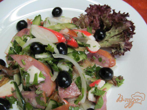 фото рецепта: Салат из крабовых палочек и грибов