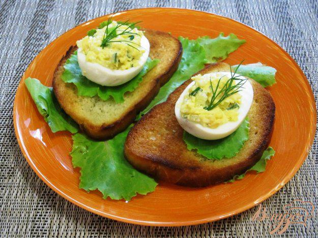 фото рецепта: Тосты с яйцами, сыром и сладким перцем