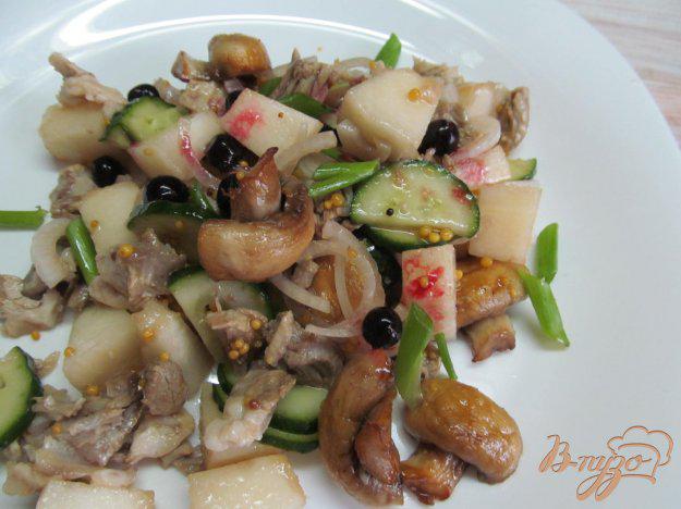фото рецепта: Салат из дыни грибов и мяса
