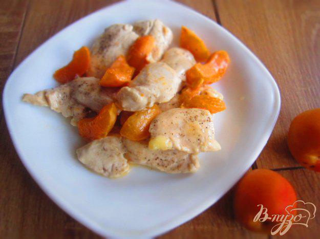 фото рецепта: Куриное филе с абрикосами