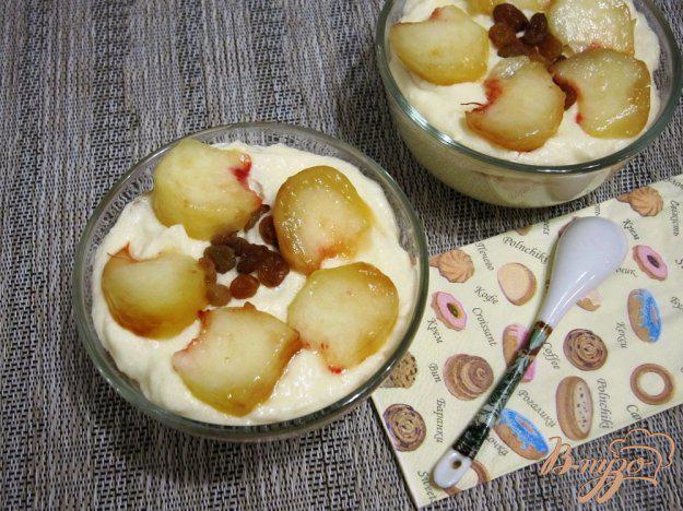 фото рецепта: Десерт из творожной пасты с персиками и изюмом