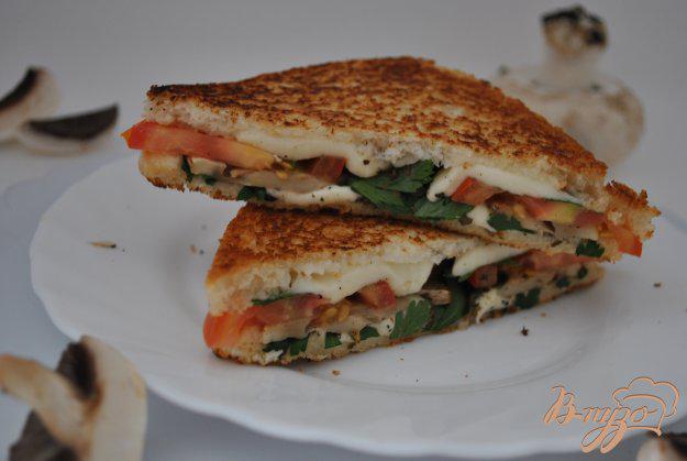 фото рецепта: Сендвич с грибами и моцареллой