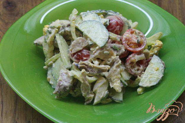 фото рецепта: Салат с отварной курицей и овощами