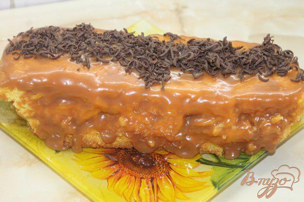 фото рецепта: Бисквитный торт с заварным кремом и вареной сгущенкой