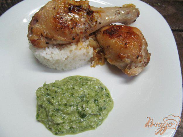 фото рецепта: Куриные ножки с рисом и соусом