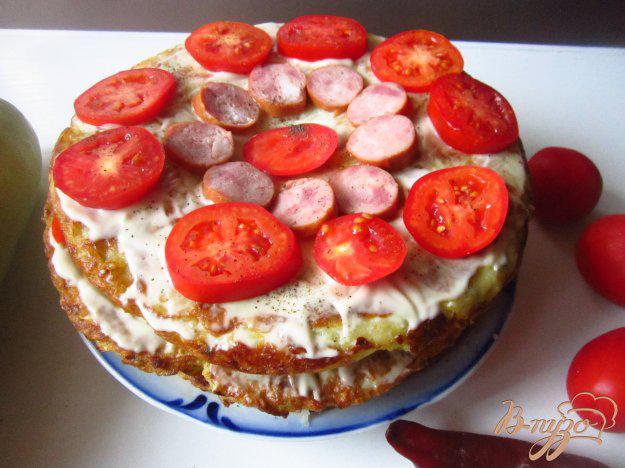 фото рецепта: Кабачковый торт с полукопчеными колбасками