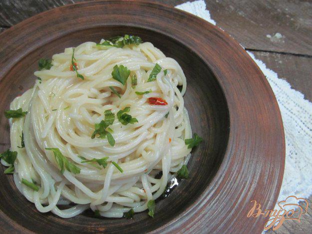 фото рецепта: Спагетти с чесноком и перцем чили