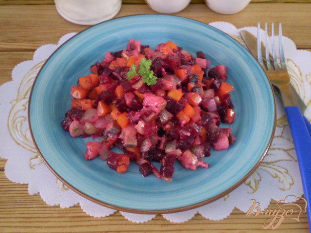 фото рецепта: Салат из селедки с овощами и чесноком