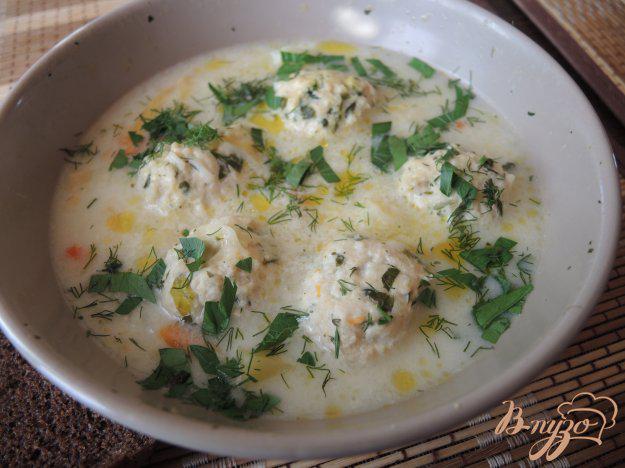 фото рецепта: Сырный суп с куриными фрикадельками