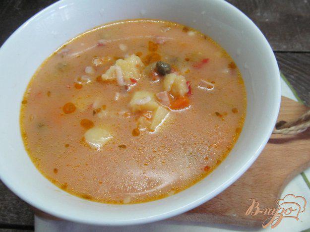 фото рецепта: Суп с колбасками баклажаном рисом и каперсами