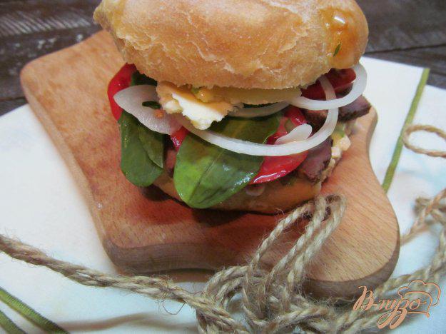 фото рецепта: Сэндвич с варенной телятиной и сыром фета