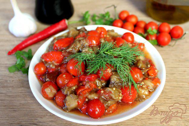 фото рецепта: Острый салат из печеных овощей и помидоров черри