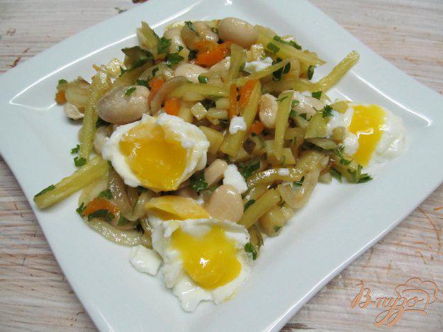 фото рецепта: Салат из фасоли с печенным картофелем и перцем