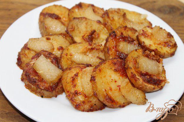 фото рецепта: Картофель запеченный с аджикой и салом