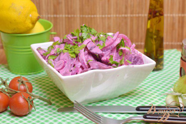 фото рецепта: Салат из маринованой свеклы и лука