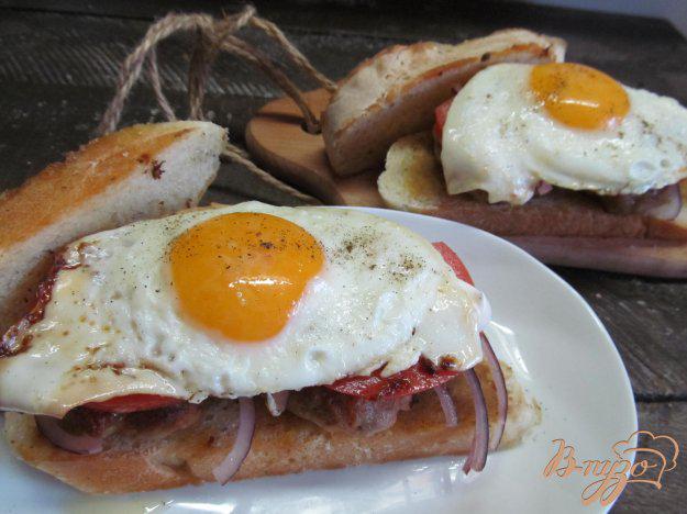 фото рецепта: Бутерброд с котлетой и яйцом