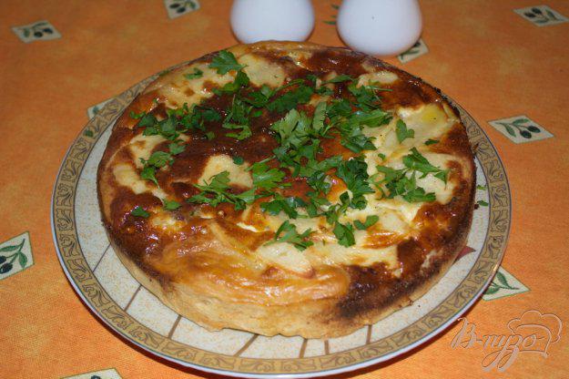 фото рецепта: Дрожжевой пирог с индейкой, картошкой и яичной заливкой