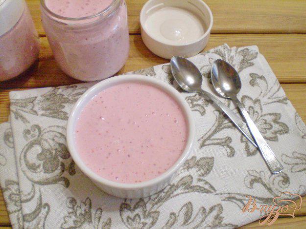 фото рецепта: Творожный десерт с йогуртом и клубникой