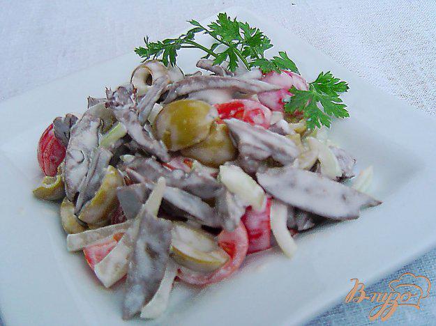 фото рецепта: Салат с сердцем,оливками и помидорами