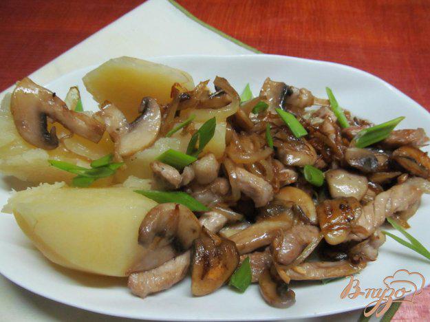 фото рецепта: Свинина с грибами по китайски